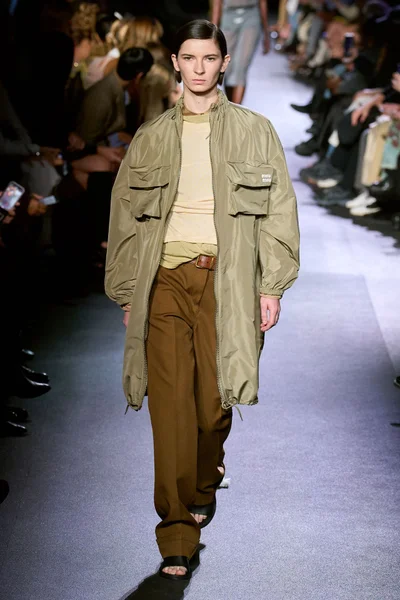Look 30
